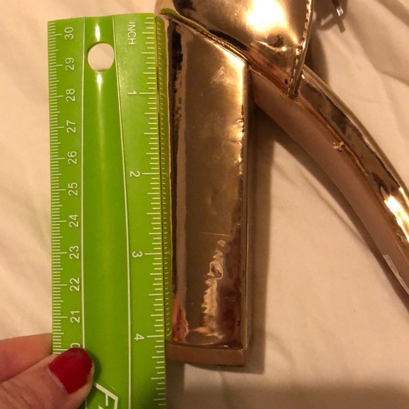 Metallic gold pointed toe pumps with ankle strap - Picture 6 of 6